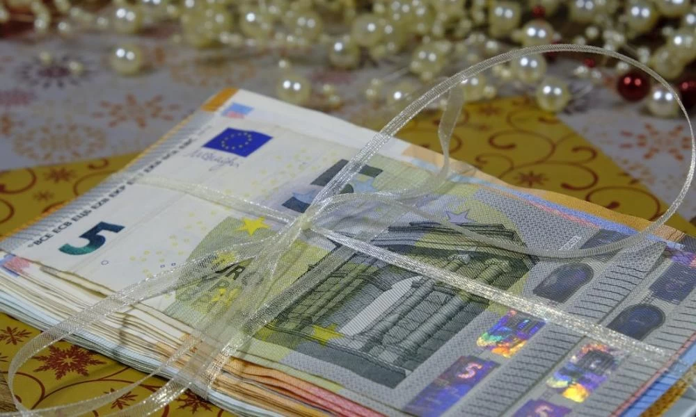 Δώρο Χριστουγέννων: Πόσα χρήματα θα πάρουν οι εργαζόμενοι σε αναστολή